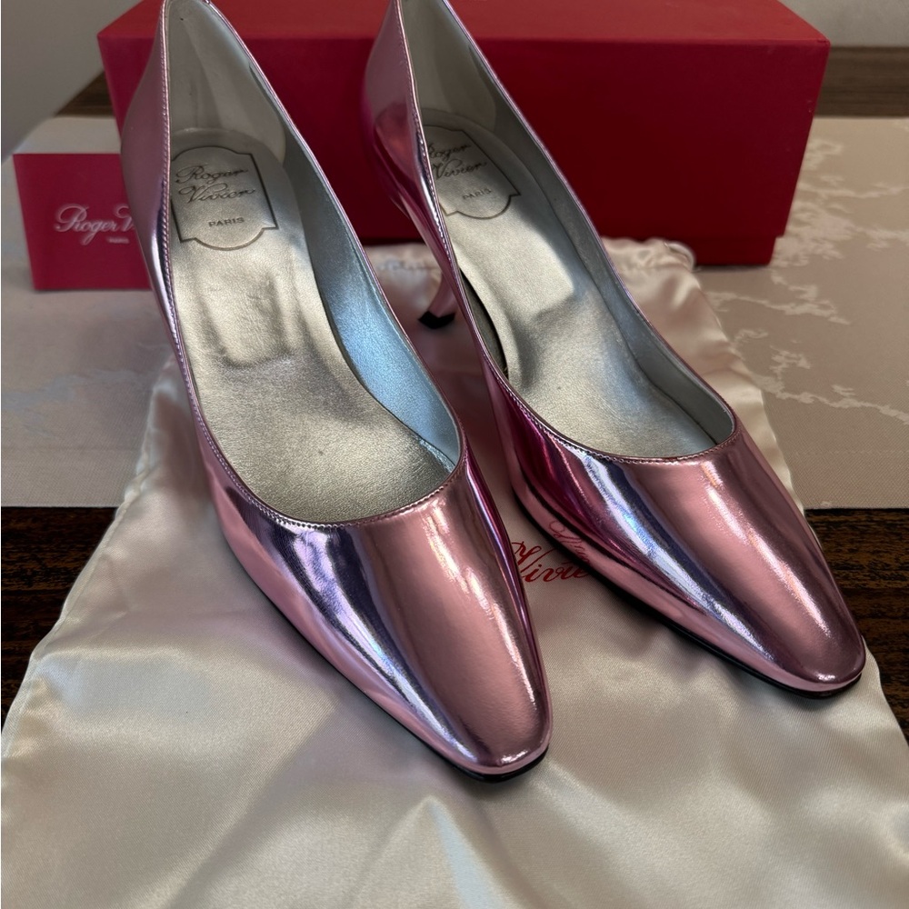 NIB Roger Vivier Pink Patent/Metallic Mid-Heel Pumps EU 38.5/US 8.5